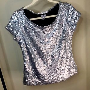 Worthington Size S- Muted Silver/Gray sequins short sleeve top.